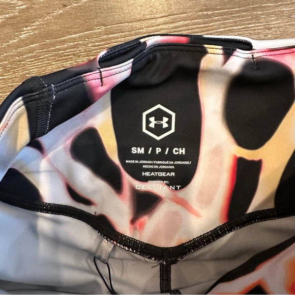 NWT Under Armour Rush Electric Crop leggings - Picture 7 of 8